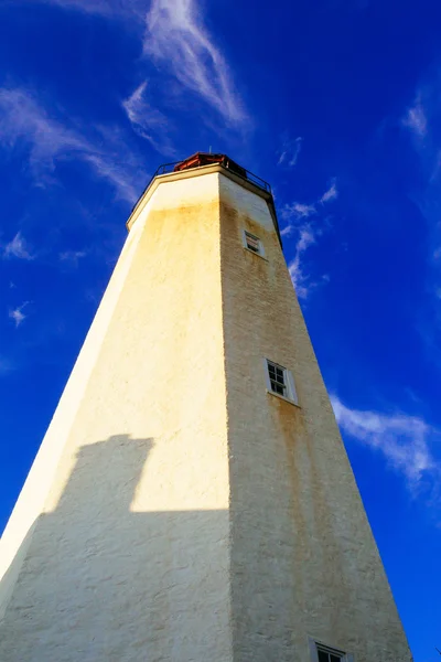 高い灯台空の建物 — ストック写真