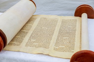 Ritüel giyim, Bar Mitzvah Tevrat 5 Eylül 2016 giyinmiş Yahudi adam ABD