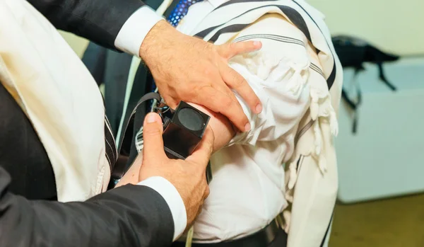 Jüdischer Mann in ritueller Kleidung — Stockfoto