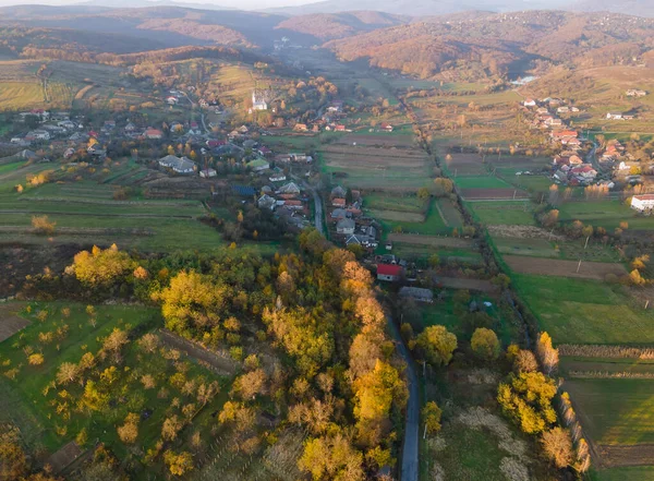 Widok Doliny Wsi Krajobraz Górskiej Jesieni Karpaty Ukraina Europa — Zdjęcie stockowe