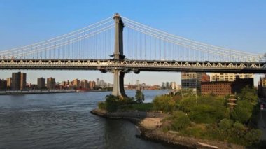 Manhattan üzerinde New York güzel Manhattan Köprüsü ile