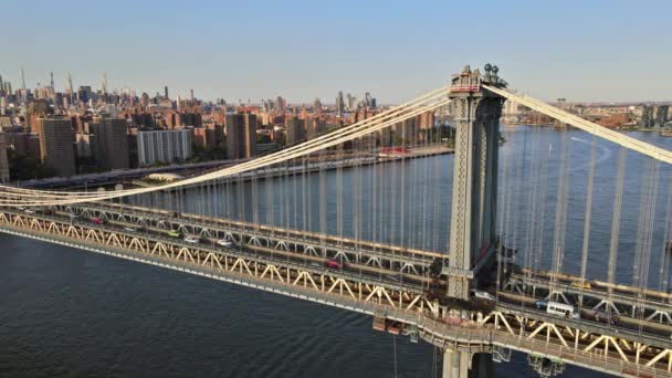 New Yorker Seitenansicht der Manhattan Bridge in den Gebäuden von New York City — Stockvideo