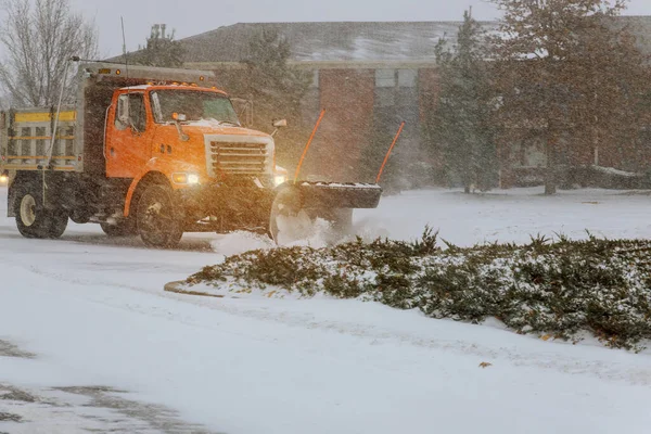 Tractor Limpiador Nieve Despeja Camino Después Fuertes Nevadas Para Acceso — Foto de Stock