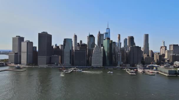 Нью-Йорк Манхэттен панорама красивая Америка вид с воздуха на небоскребы над рекой Гудзон США — стоковое видео