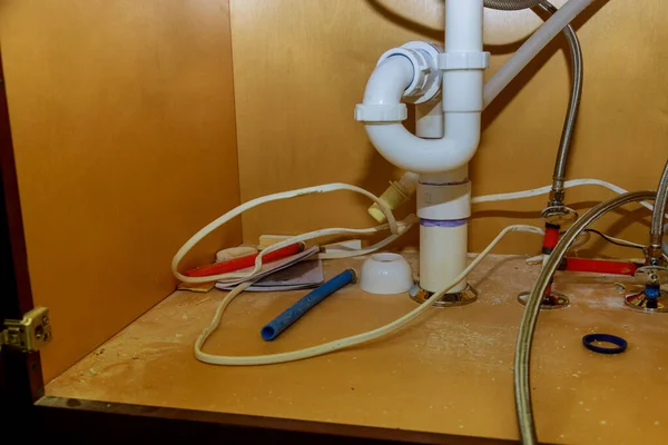 Sanitär Reparatur Montieren Abfluss Eines Waschbeckens Klempner Werkzeuge Ausrüstung Einem — Stockfoto