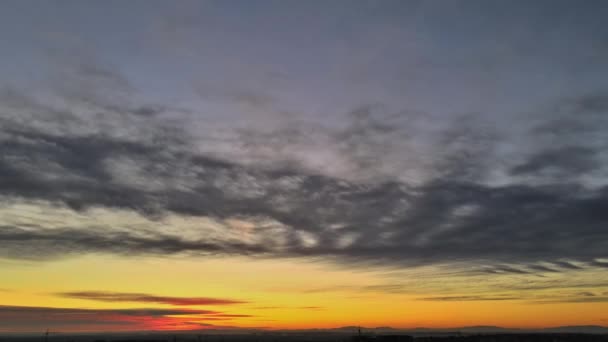 Vista panoramica del tetto nebbioso durante l'alba — Video Stock