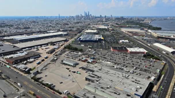 Αεροφωτογραφία με θέα το υπαίθριο εμπορικό κέντρο με στο πάρκινγκ των ΗΠΑ για προοπτική στη Φιλαδέλφεια PA ΗΠΑ — Αρχείο Βίντεο