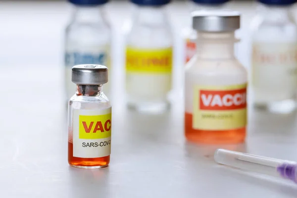 Coronavirus Pandémiás Covid Sars Cov Vakcinaüveg Vakcinázására Szolgáló Üvegtartályokban Való — Stock Fotó