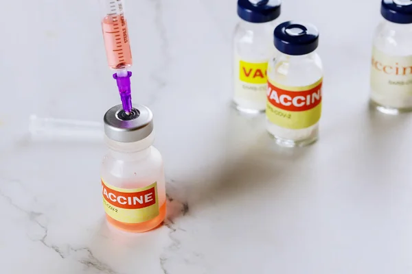 Injekció Elleni Küzdelemhez Coronavirus Covid Sars Cov Vakcina Palack Fecskendő — Stock Fotó