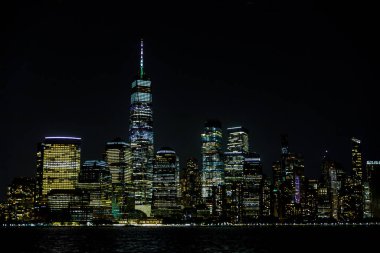 New York City Manhattan New York gökyüzü manzarası Hudson nehrinin üzerinde New Jersey USA 'den yansımalarla