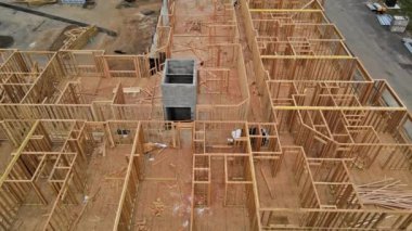 Çubuk kiriş üzerine inşa edilmiş yeni yapı iskeleti ev binası