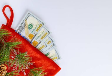 Noel 'de 100 dolarlık banknotlar hediye olarak kırmızı çoraplar