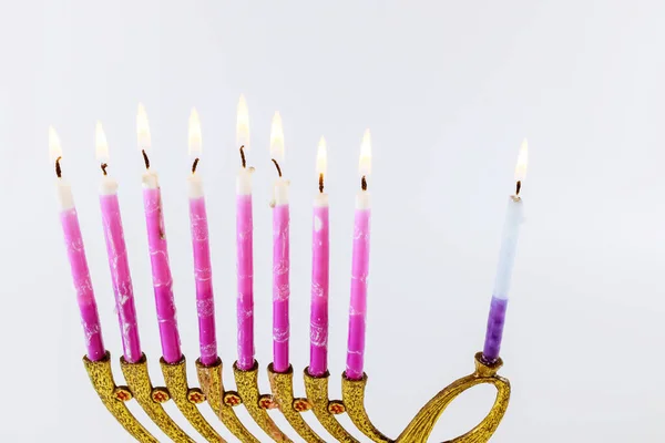 犹太教犹太教光明节的象征节日 因为在Hanukkiah Menorah用燃烧的蜡烛 — 图库照片