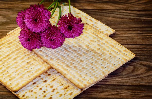 Páscoa Matzoh Feriado Judaico Pão Sobre Fundo Mesa Madeira Velha — Fotografia de Stock