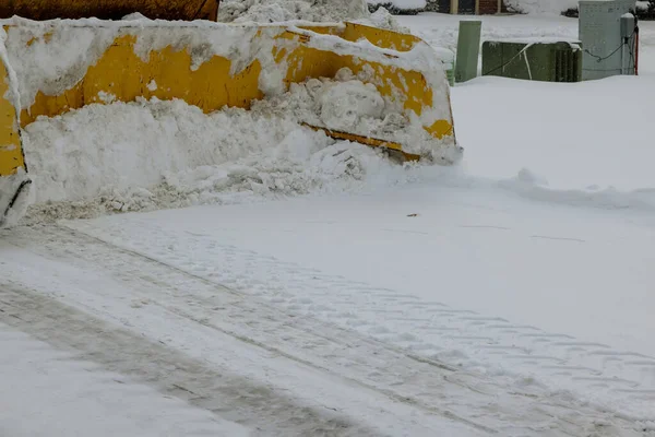 Tractor Ruimt Sneeuwruimer Verwijderen Van Sneeuw Ver Zware Sneeuwval Winter — Stockfoto