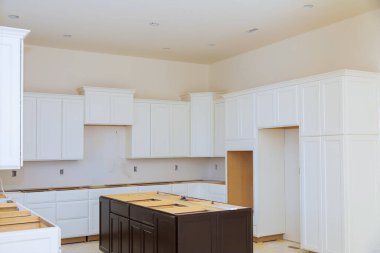 Mutfaktaki yeni mobilyaların geliştirme görünümünü kaldır