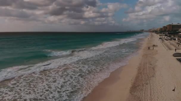 Costa como um de vista superior turquesa paisagem marinha de água do ar — Vídeo de Stock