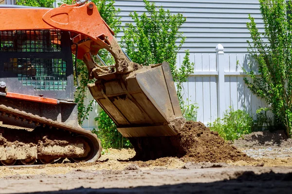 Mini Excavadora Con Tierra Haciendo Trabajos Paisajismo Nivelar Suelo — Foto de Stock