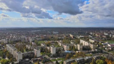 Uzhgorod, Transcarpathia 'da yer alan tipik binalar ve panorama manzaralı çatılar