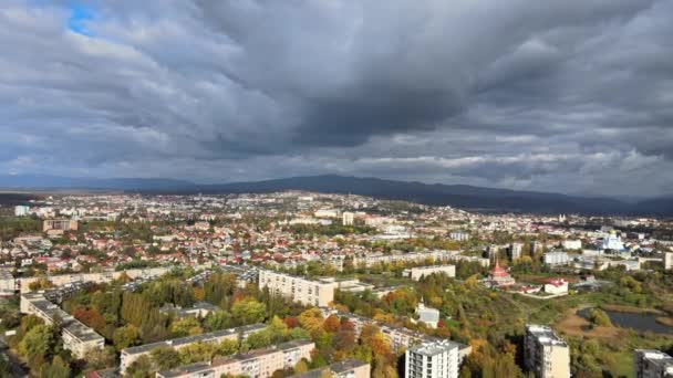 Αρχιτεκτονική αστική ανάπτυξη της οροφής της πόλης Uzhgorod άποψη για την Ουκρανία Ευρώπη — Αρχείο Βίντεο