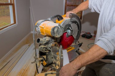 Dairesel testere keskin döner bıçağı keser yeni süpürgelik ahşap ekipman makineleri