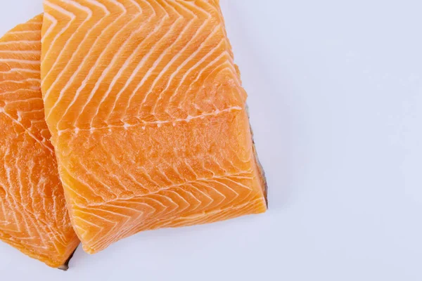 Dos Filetes Salmón Crudo Sobre Fondo Blanco Aislado —  Fotos de Stock