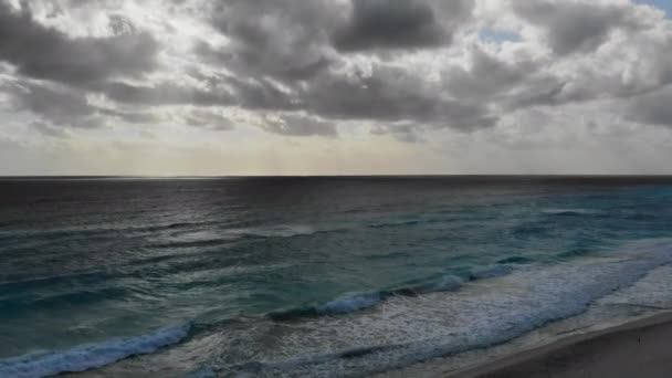 Берег як вид зверху бірюзовий водяний морський пейзаж з повітря — стокове відео