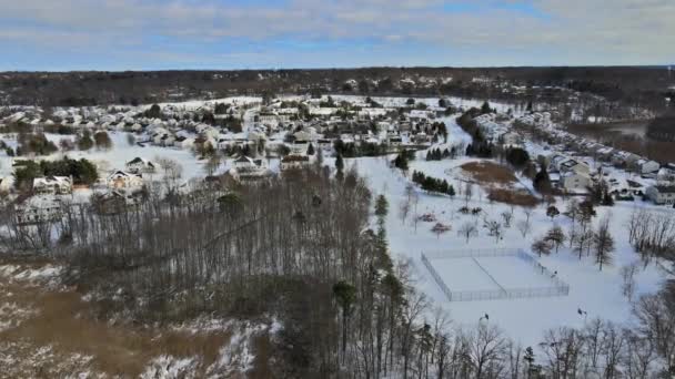 The winter view of small individual houses complex courtyards roof houses covered snow — Stock Video