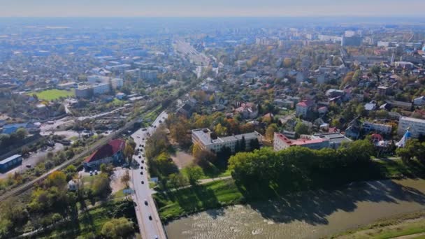 Son derece güzel bir manzara. Transcarpathia Uzhhorod Ukrayna 'nın eski bir kenti. — Stok video