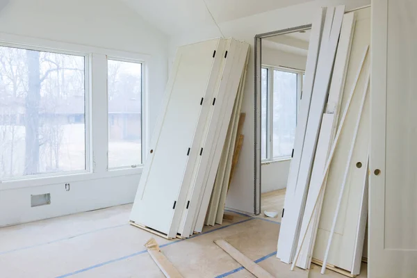 Instalación Interior Puerta Del Apilador Madera Edificio Apartamentos Una Instalación — Foto de Stock