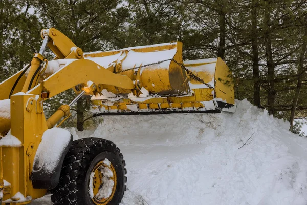 Tractor Despeja Vehículo Eliminación Nieve Eliminando Camino Nieve Después Fuertes — Foto de Stock