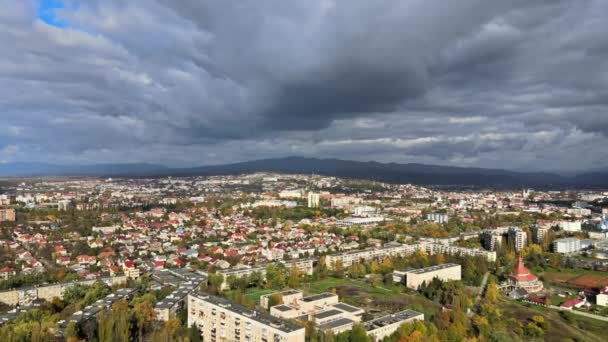 Αρχιτεκτονική αστική ανάπτυξη της οροφής της πόλης Uzhgorod άποψη για την Ουκρανία Ευρώπη — Αρχείο Βίντεο