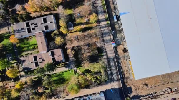 Вид згори на панораму на місто на даху Ужгород Україна — стокове відео