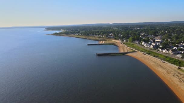 Aerial view of beautiful urban landscape small coastal town ocean landscape on water in summer day — Stock Video