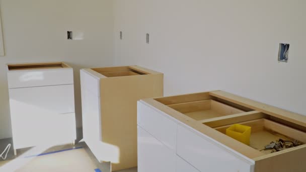 Home Vylepšení Kuchyně Remodel pohled nainstalován v nové kuchyni — Stock video