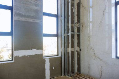 Metal kirişler, yeni ticari mülkiyet inşa tasarımlarının inşaat sürecinin çerçevesi