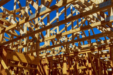 Yeni bir evin inşaatı. Yeni bir evin inşaatı. Temelden yeni bir ev.