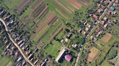 Avrupa 'nın doğal sonbahar manzara köyü ile huzurlu hava manzarası