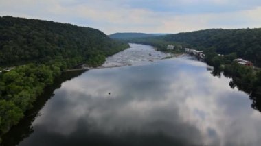 Delaware nehir manzarası üzerinde, tarihi New Hope kasabası yakınlarında New Hope Pennsylvania Amerikan kasabası Lambertville New Jersey ABD