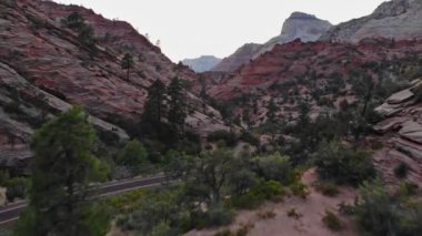 Utah 'ın güneybatısında, Zion Canyon Ulusal Parkı' nda, güzel hava manzarası boyunca ilham verici bir nokta.