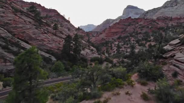 Inspirační bod během krásné letecké krajiny, široký v jihozápadním Utahu, Národní park Sion Canyon — Stock video