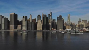 Aşağı Manhattan 'ın Hudson Nehri üzerindeki New York şehrinin hava manzarası