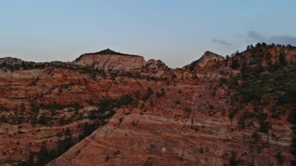 Vista aérea desde el increíble paisaje Parque Nacional Zion, Utah, EE.UU. — Vídeo de stock