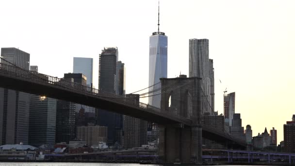 Panoráma mérföldkő városkép kilátással a Brooklyn híd, New York City. Egyesült Államok. — Stock videók