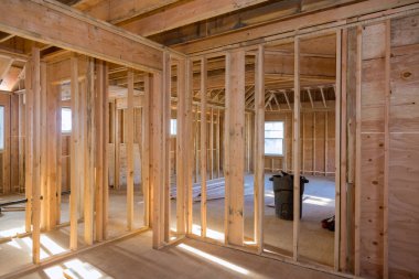 Yeni evin çerçeve kirişi inşaat halinde.