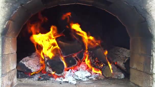 Pizza baking close up brick pizza oven with fire — Stock Video