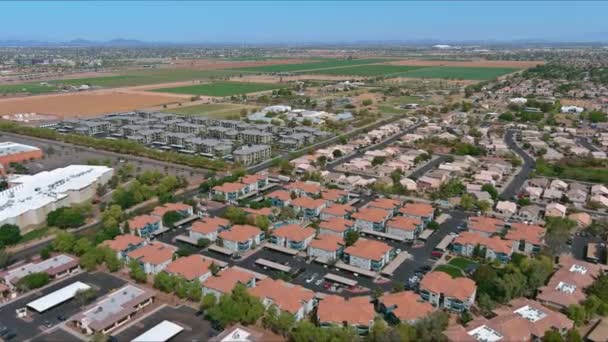 Med utsikt över en liten stad en Avondale i öknen i Arizona — Stockvideo