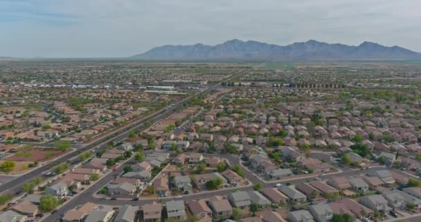 Avondale kleine stad een uitzicht op woestijn bergen in de buurt op Phoenix Arizona — Stockvideo