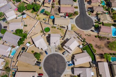 Phoenix Arizona yakınlarındaki Avondale 'de panorama hava manzarası ABD' deki aile özel evlerini gösteriyor.