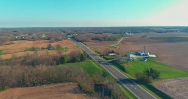 Ascenseur silos de transformation agricole pour le stockage et le séchage des céréales champ de production agricole l'Illinois Caseyville sur les États-Unis — Video